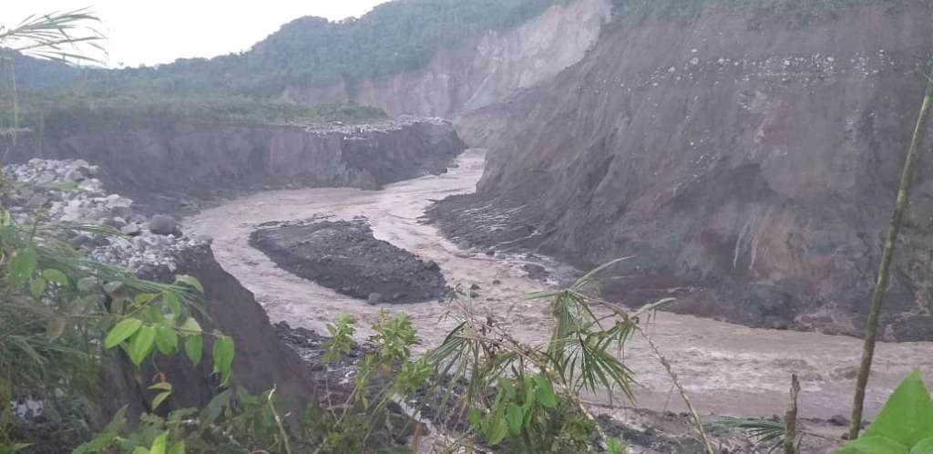 Se monitorea socavón del Río Coca tras nuevo deslizamiento