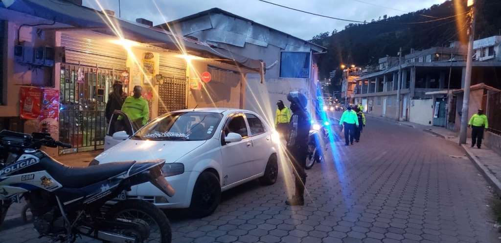 Continúan en Quito operativos por medidas contra COVID