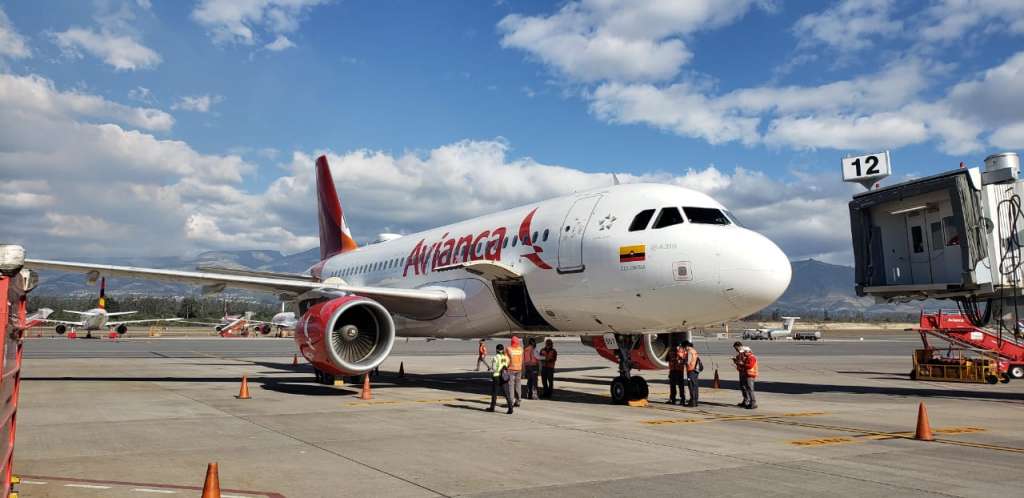 Aterriza en Quito primer vuelo desde Bogotá en época de pandemia