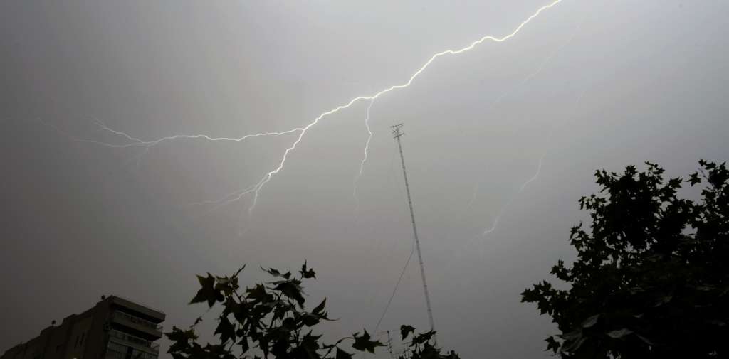 Rayo mata a una joven en parque de Buenos Aires