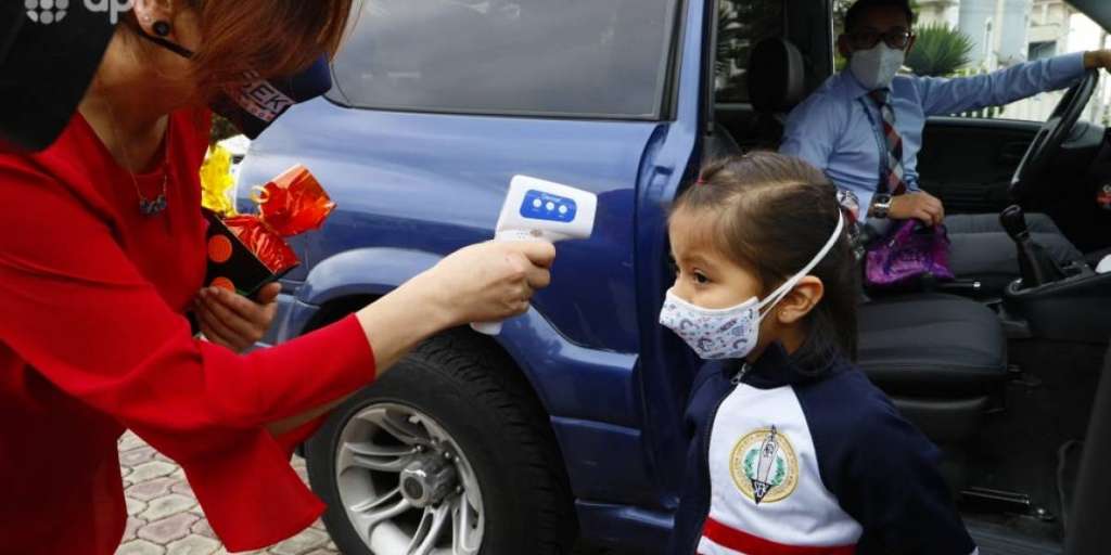 Autorizan retorno progresivo a clases a 204 escuelas fiscales