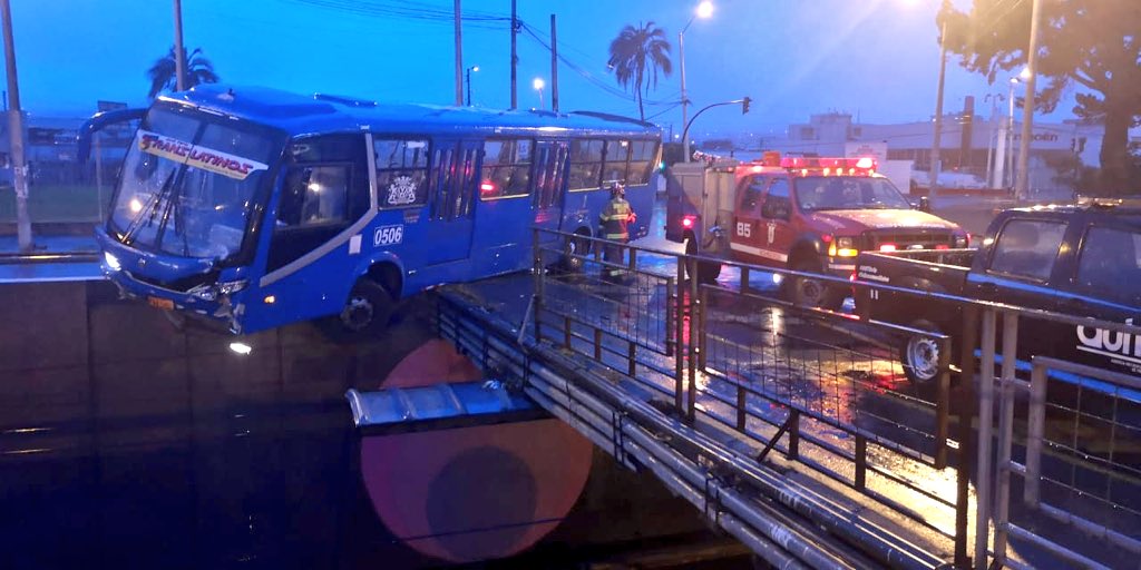 Aparatoso accidente vial deja un herido en Quito