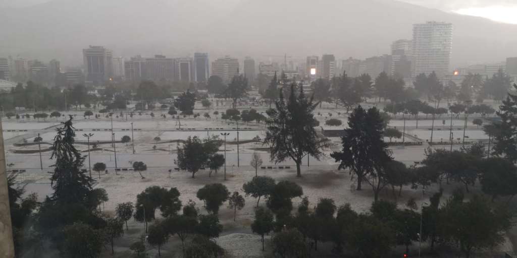 4 afectados por lluvia y granizo en Quito