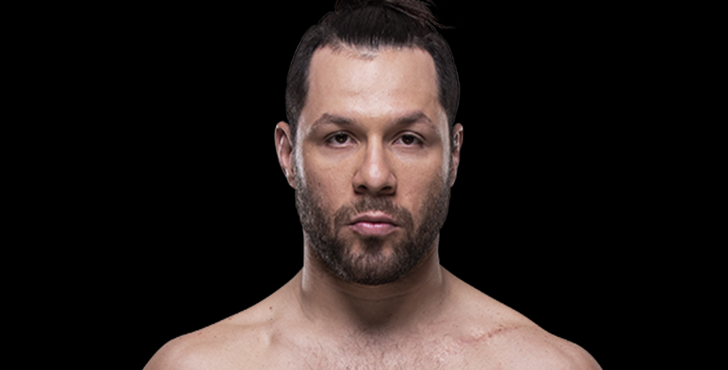 Markus Perez se pinta del Guasón para su pesaje