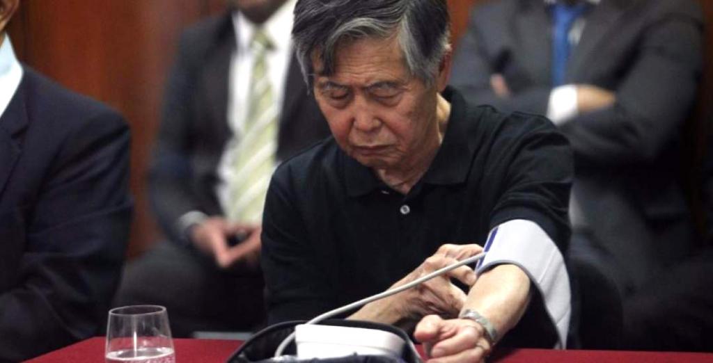 Inflamación de las venas retrasa alta de expresidente Fujimori en Perú