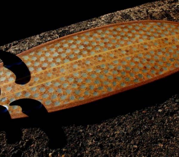 (VIDEO) Conozca las tablas de surf elaboradas con corcho reciclado