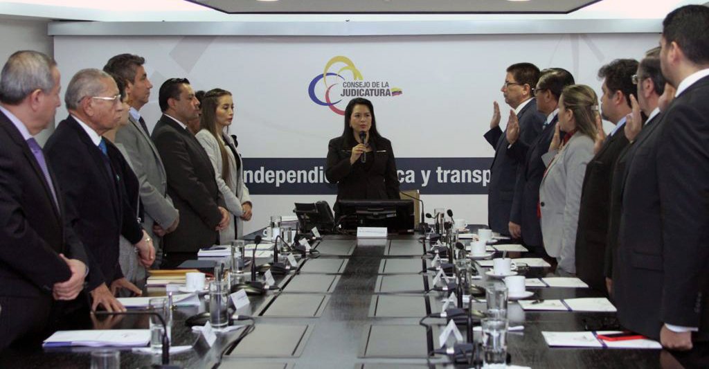 Posesionados expertos para evaluación de jueces