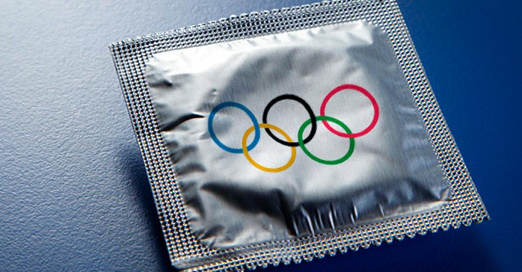 Alcantarillas de villa olímpica al borde del colapso a causa de preservativos
