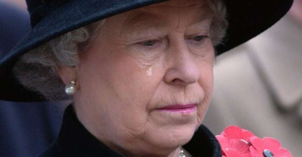 La reina Isabel II desolada por la muerte de su ama de llaves