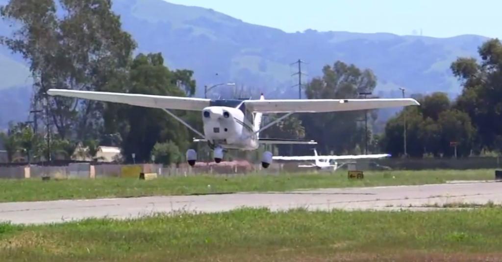 Rescatistas retoman labores de búsqueda de avioneta desaparecida en ruta Guayaquil-Salinas