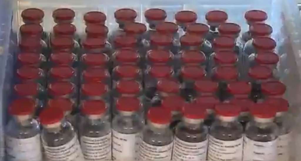 Dos ecuatorianos contribuyeron en fabricación de tratamiento experimental contra COVID-19