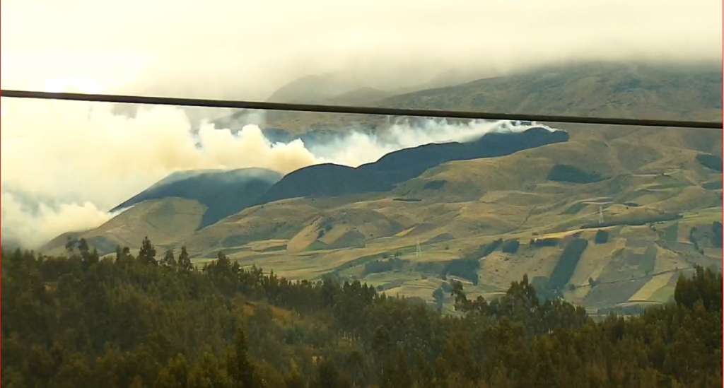 Controlan incendio en sector del nevado Chimborazo