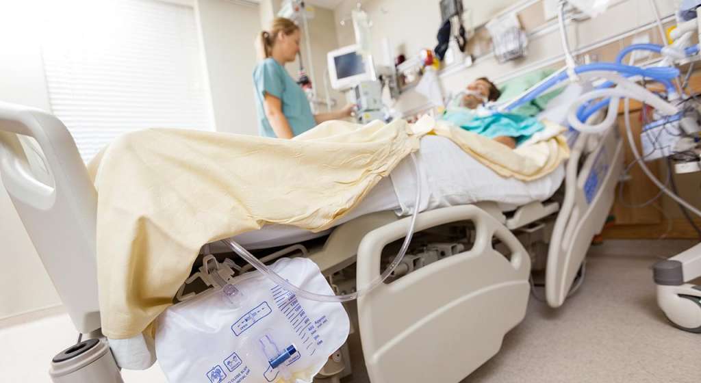 Guayaquil: Joven que sufrió quemaduras permanece internado
