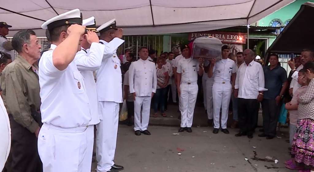 Sepultan a las tres víctimas del atentado en Esmeraldas