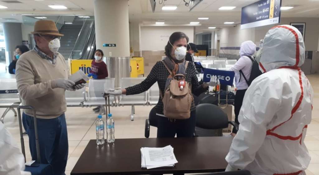 Suspenden temporalmente vuelos para retornar ecuatorianos del extranjero