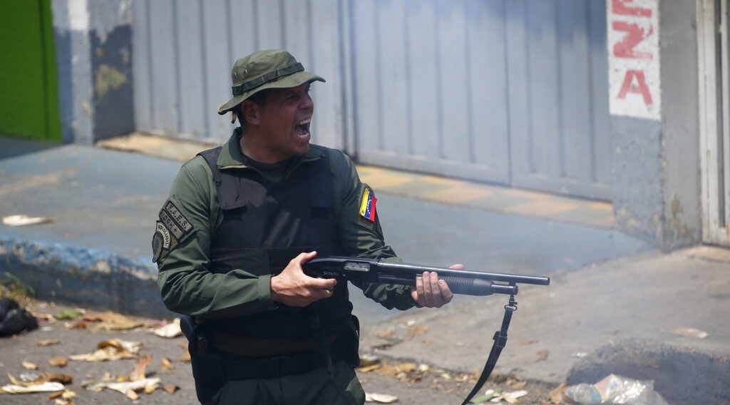 Colombia cierra pasos fronterizos con Venezuela por 48 horas para evaluar daños