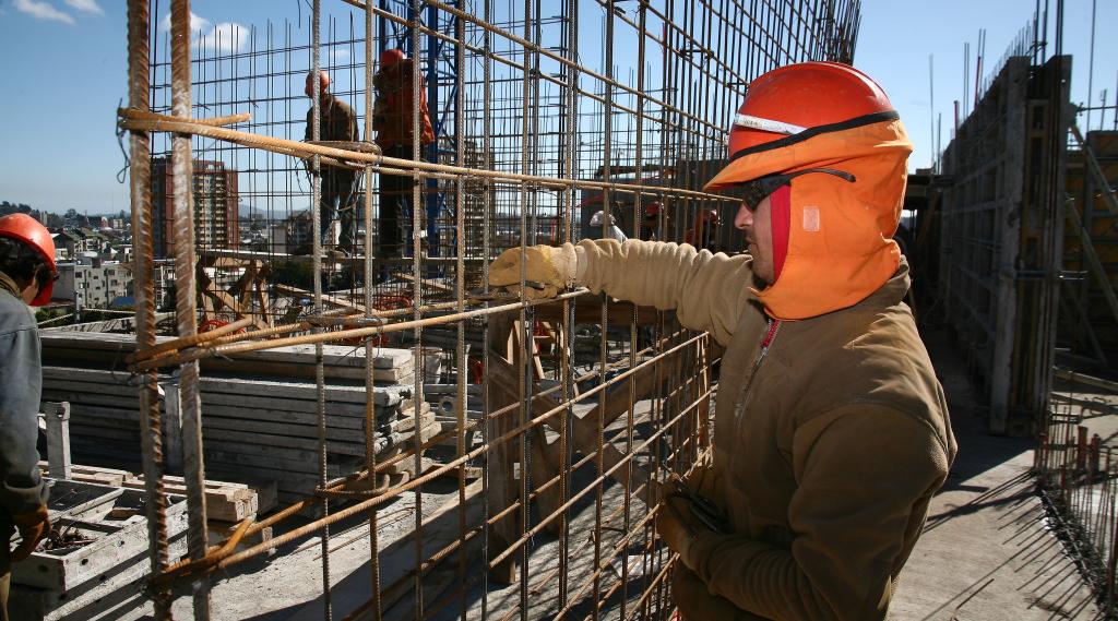 Construcción y comercio, sectores con mayor número de desempleados en Ecuador