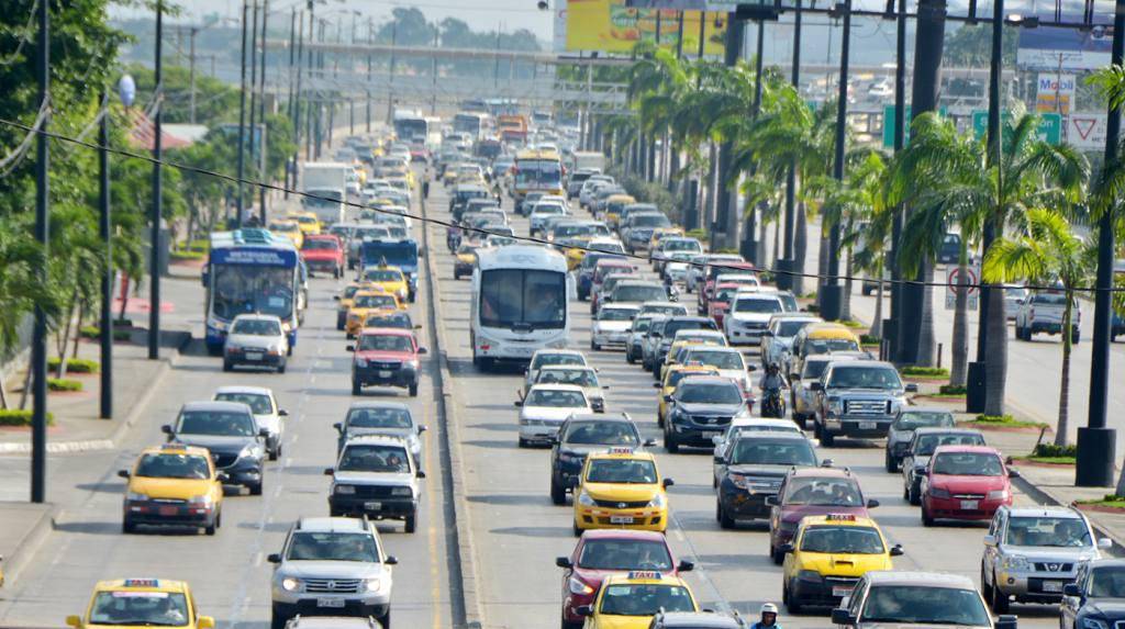 El COE cantonal de Guayaquil analiza regular la movilización por las noches, debido al incremento de contagios