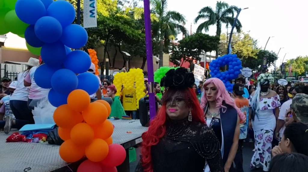 Guayaquil de colores por el desfile del orgullo GLBTI