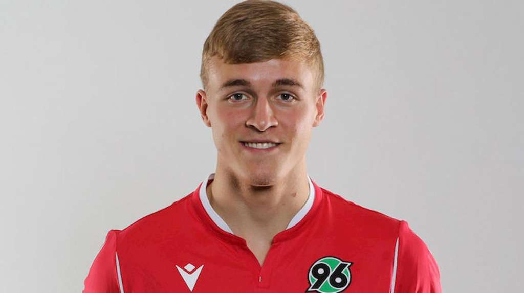 El coronavirus llega al fútbol: Timo Hübers, da positivo