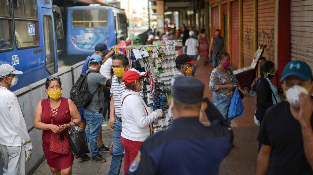 La indisciplina ciudadana preocupa a los médicos de Guayaquil