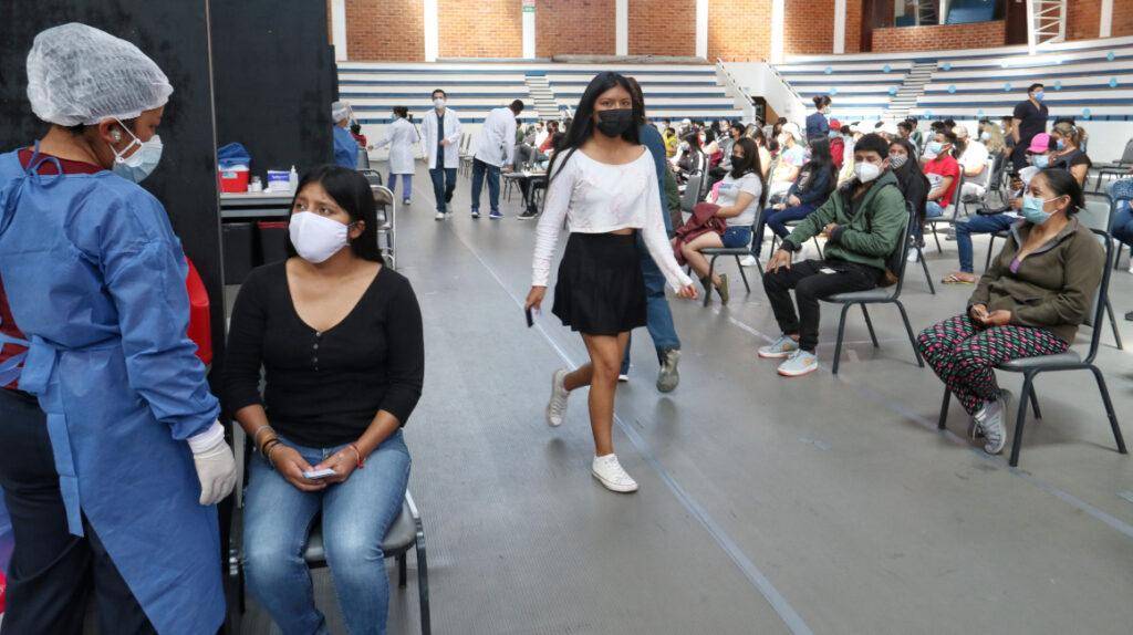 Ecuador anuncia vacunación para jóvenes de 12 a 15 años desde septiembre