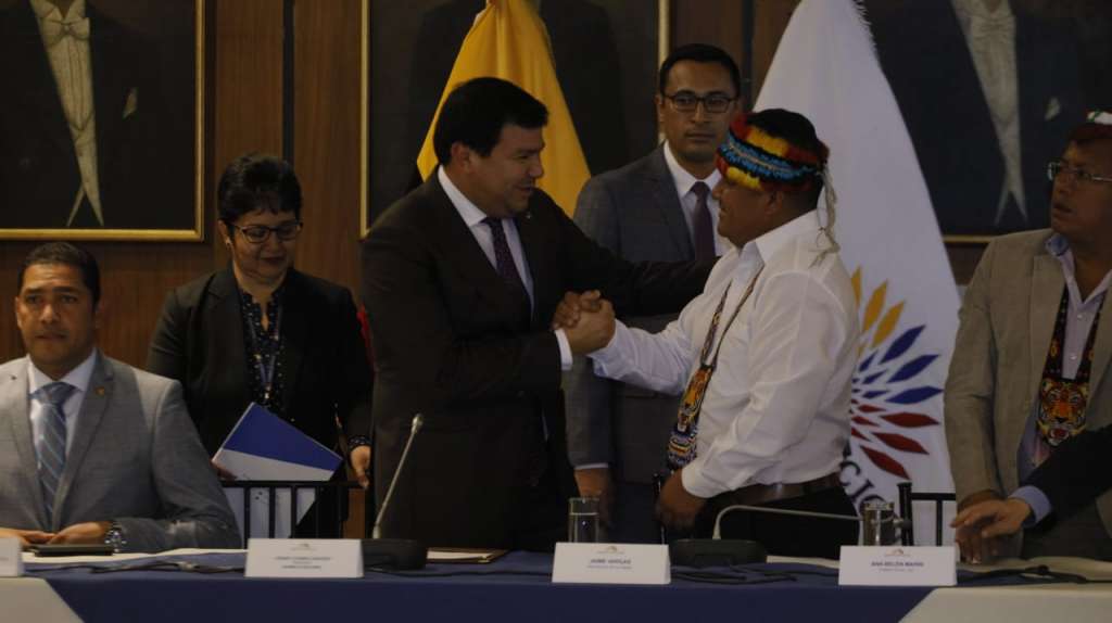 Indígenas entregan propuesta económica a la Asamblea
