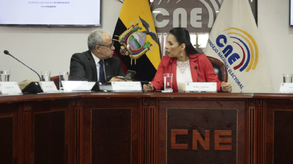 Vocales del CNE habrían caído en desacato, según presidente del TCE