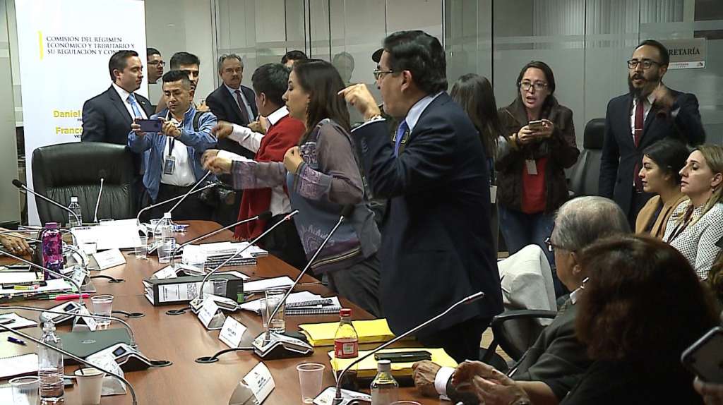 Reformas económicas se debaten este viernes tras incidentes