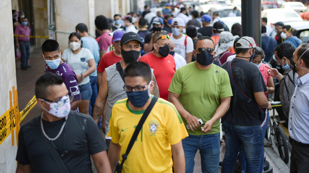 COE de Guayaquil insiste en vacunación masiva sobre repunte de Covid