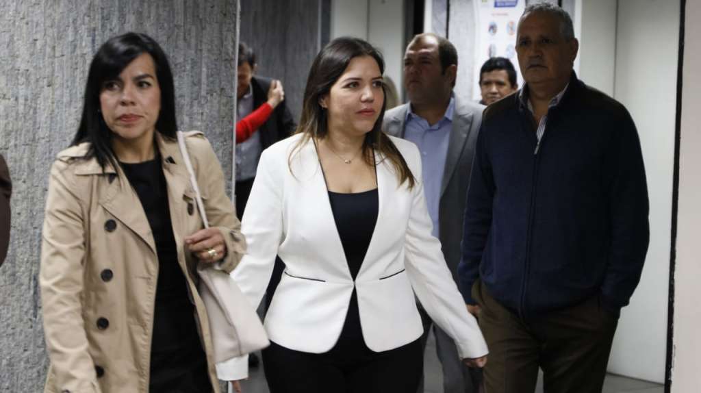 Ma. Alejandra Vicuña habría recibido transferencias por casi $43 mil de sus asesores