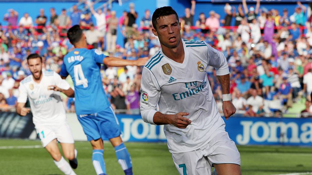 Cristiano se reencuentra con el gol en la Liga y salva al Madrid