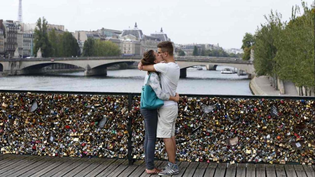 París: Alcaldía lanzará operación contra "candados del amor" en sus puentes