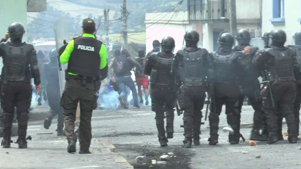 Nuevos enfrentamientos marcan tercer día de protestas en Carchi
