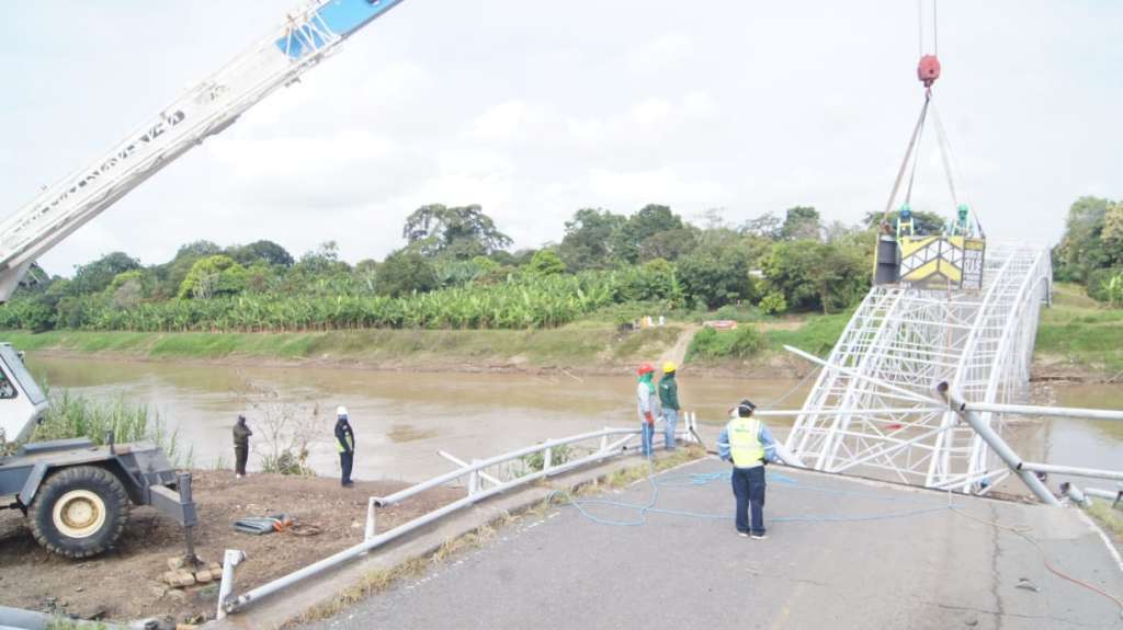 Dos puentes reemplazarán a estructura caída en Colimes