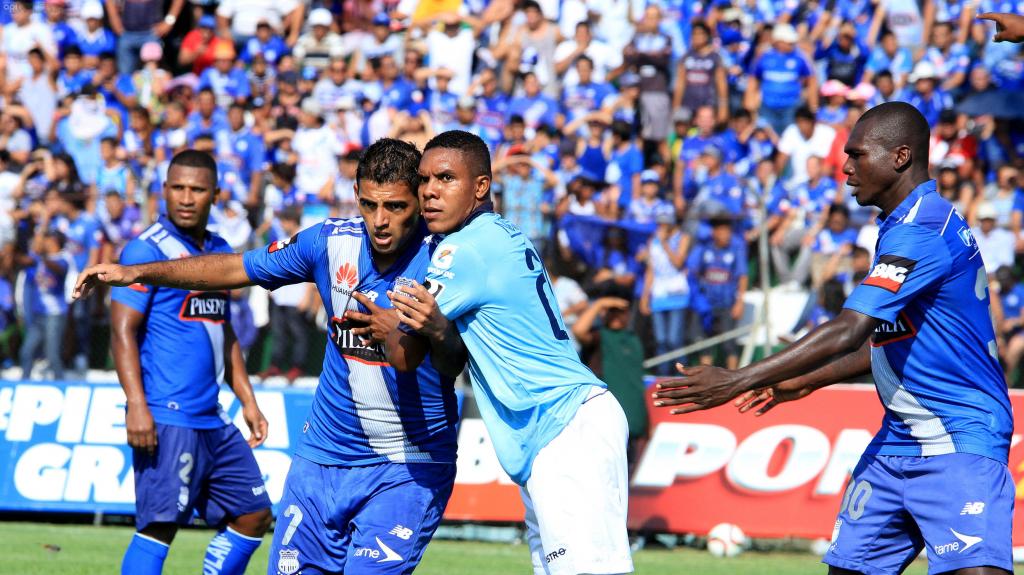 U. Católica logra un importante empate frente a Emelec en Los Chirijos
