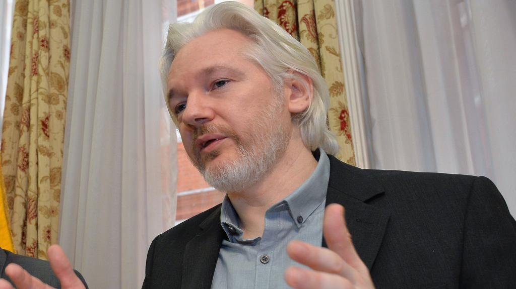 Fiscalía sueca envió documentación de Assange desactualizada y con tachones, según Patiño