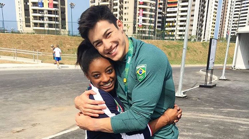 El novio de la gimnasta Simone Biles envía un mensaje a Zac Efron