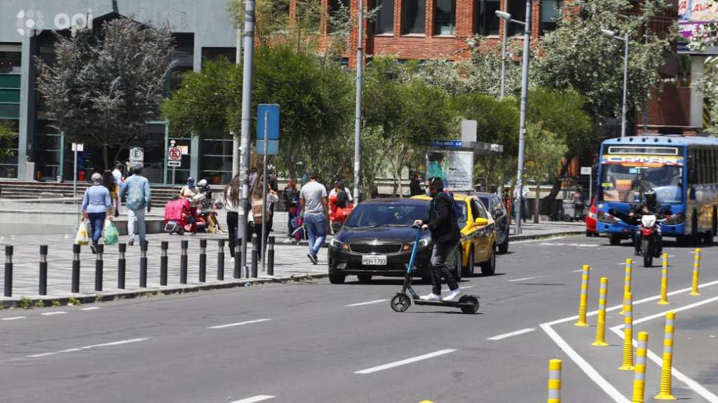 Hombre con síntomas de COVID-19 muere en la vía pública de Quito