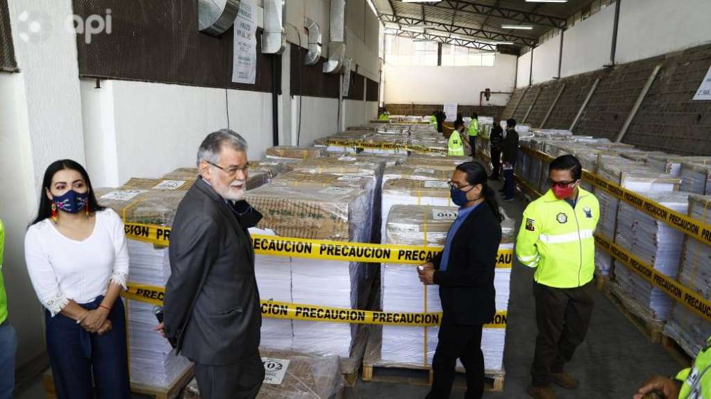 Miembros del CNE supervisaron cadena de custodia de millones de papeletas mal impresas