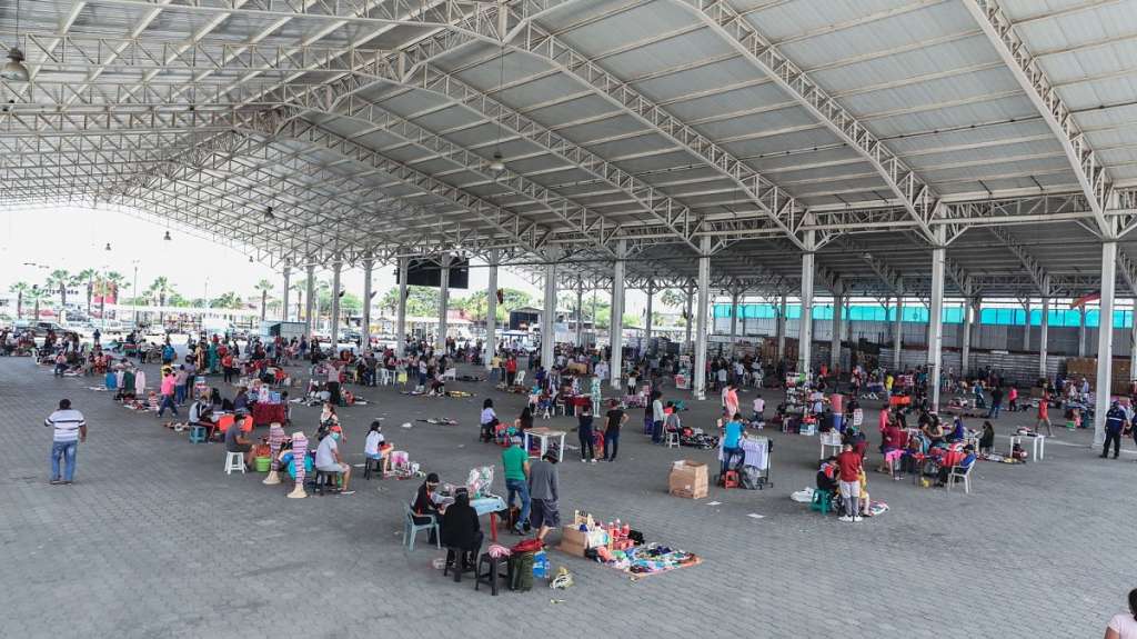 Reubican comerciantes informales del centro de Guayaquil