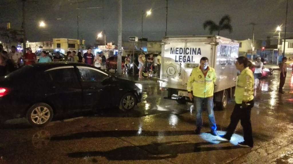 Padre y bebé asesinados en un auto en Guayaquil