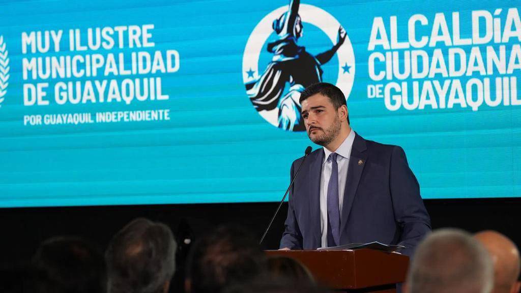 En la sesión solemne de Guayaquil, Aquiles Álvarez enumeró sus logros en dos meses de administración