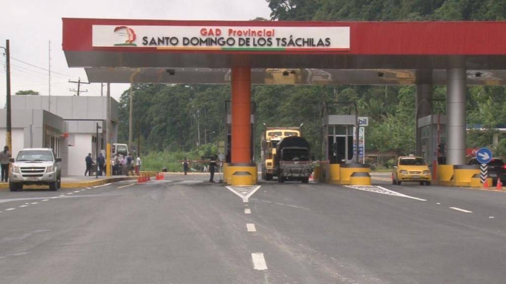 Paso alternado en la vía Alóag - Santo Domingo, tras afectación por deslizamientos