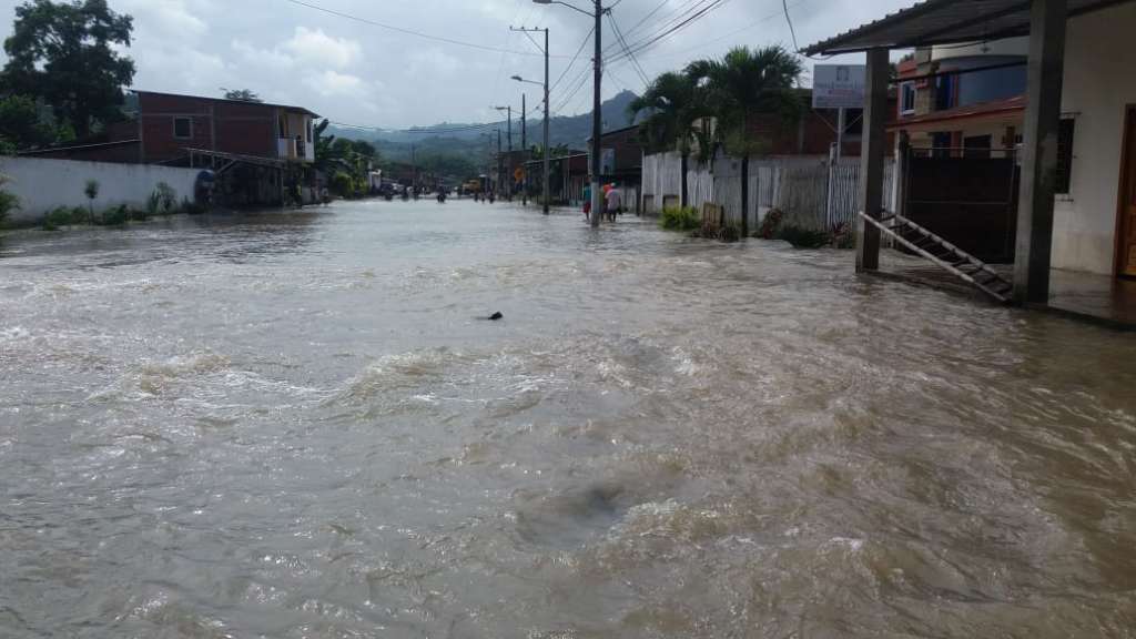 700 familias afectadas por inundaciones en Santa Ana