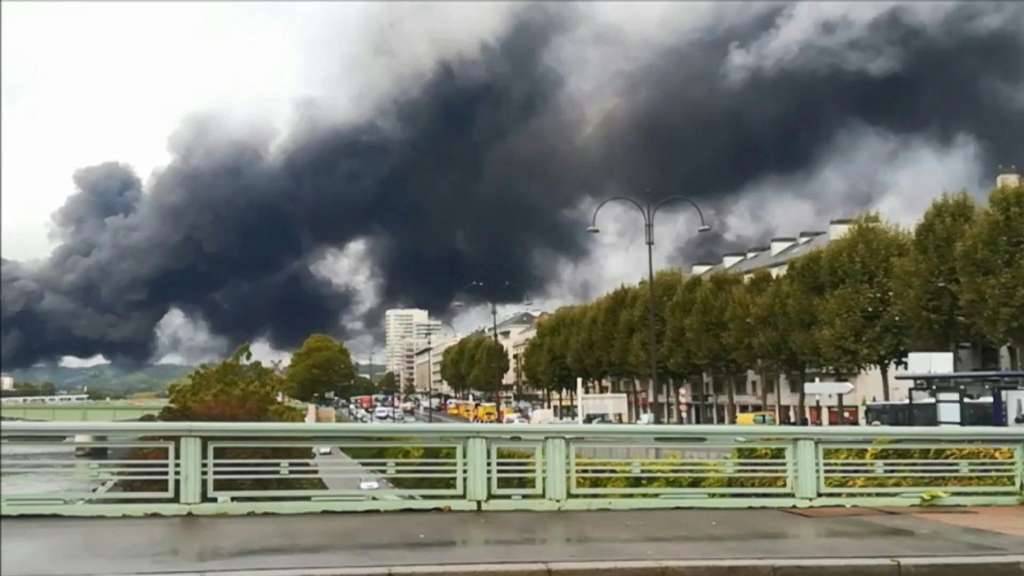 Incendio en una planta industrial preocupa a Francia