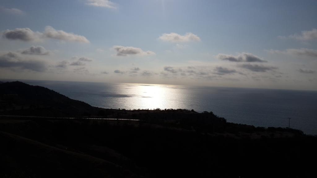Santa Marianita, la playa donde los surfistas se elevan por el aire