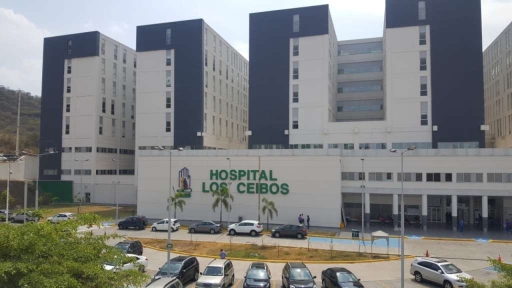 Hospitales en Guayaquil aumentan su capacidad para atender más casos de COVID