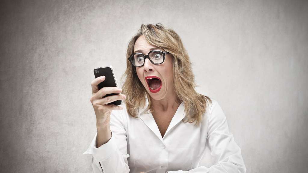 La reacción de una mujer ante foto de acoso