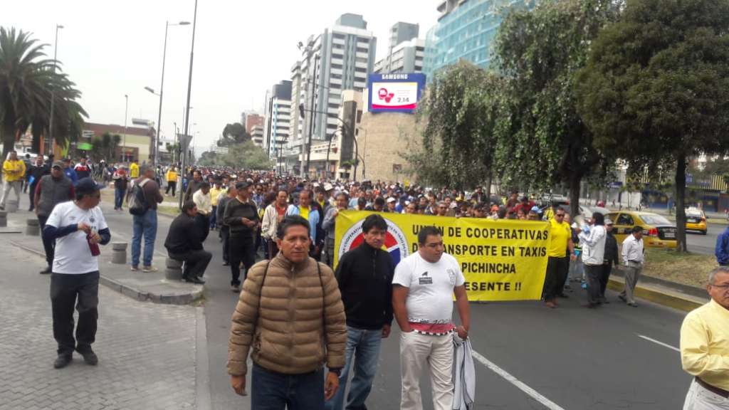 Taxistas piden regular aplicaciones de traslado en Ecuador